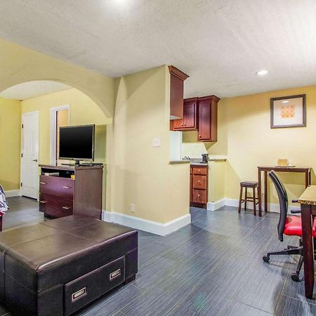 Rodeway Inn & Suites Houston Near Medical Center Εξωτερικό φωτογραφία