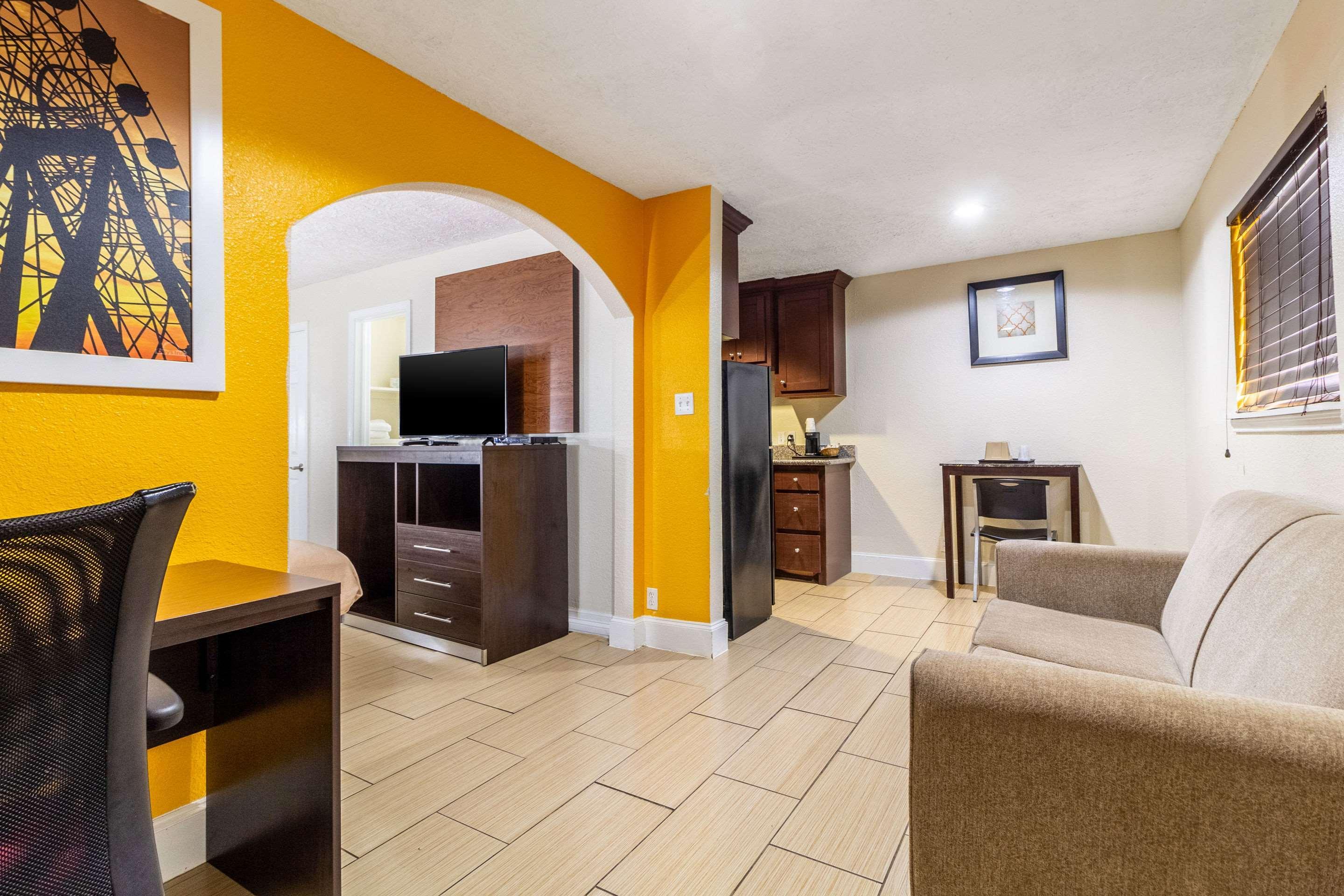 Rodeway Inn & Suites Houston Near Medical Center Εξωτερικό φωτογραφία