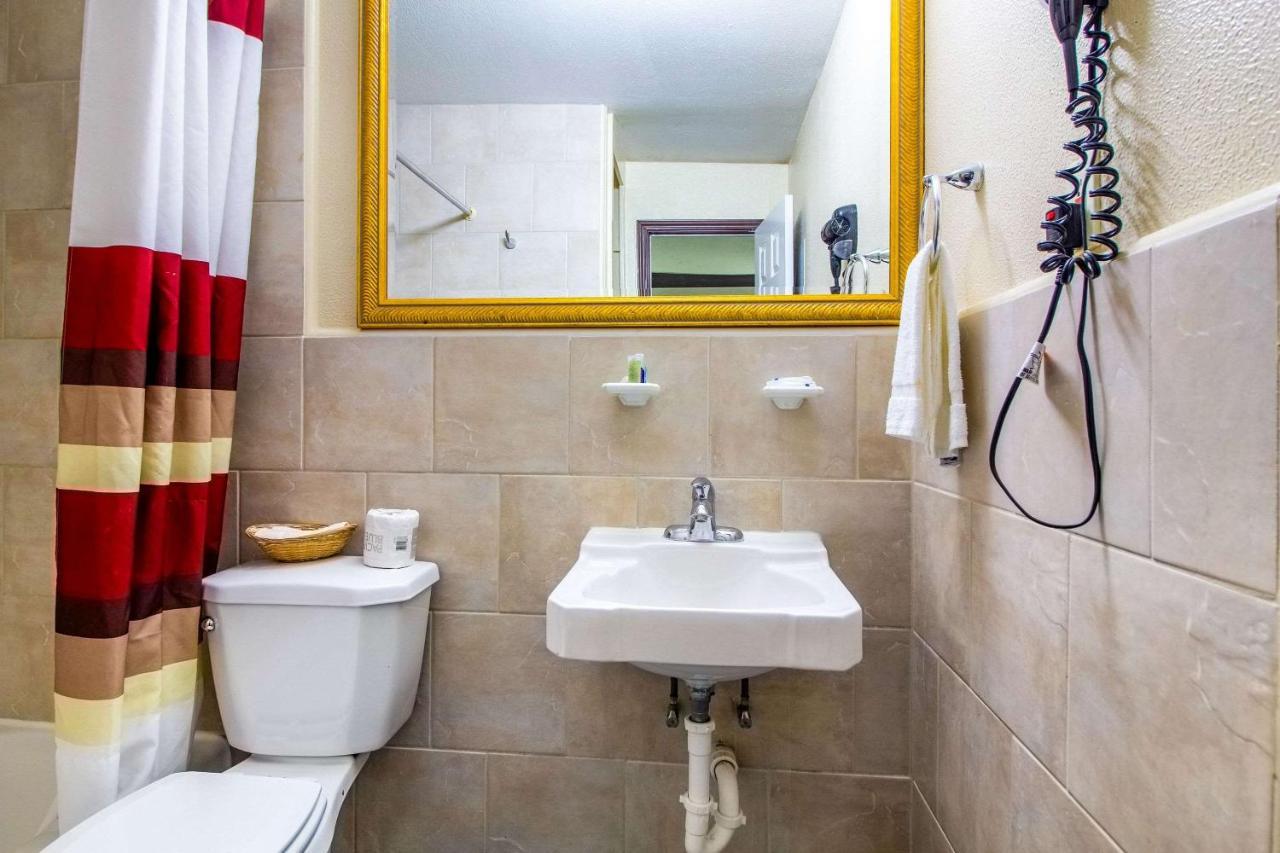 Rodeway Inn & Suites Houston Near Medical Center Εξωτερικό φωτογραφία