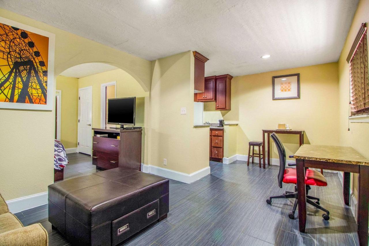 Rodeway Inn & Suites Houston Near Medical Center Εξωτερικό φωτογραφία